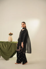 ZARQA EMBROIDERED 3PC (FARSHI)